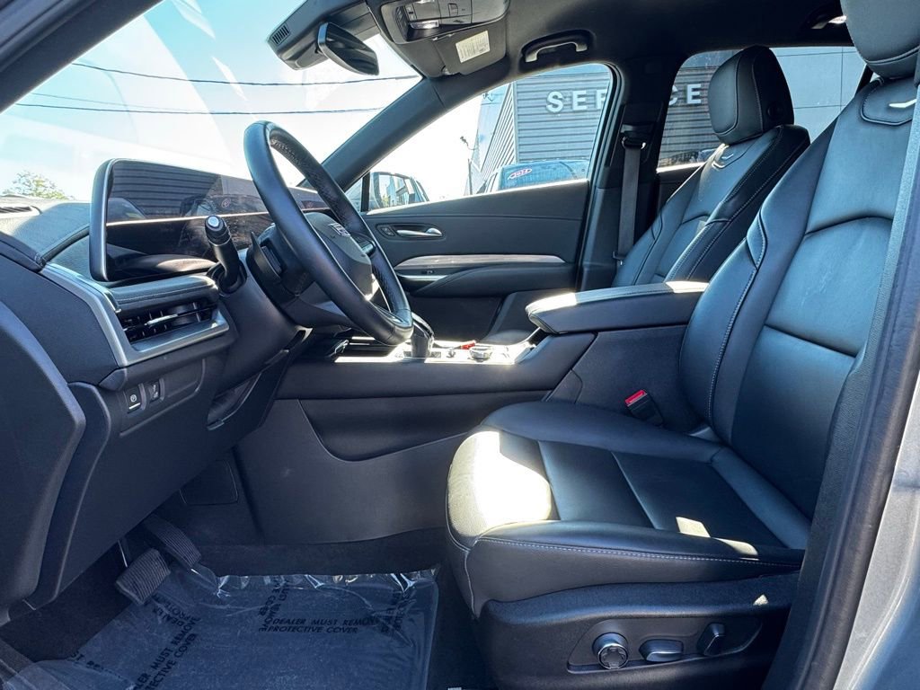 Used 2025 Cadillac XT4 Premium Luxury image 15