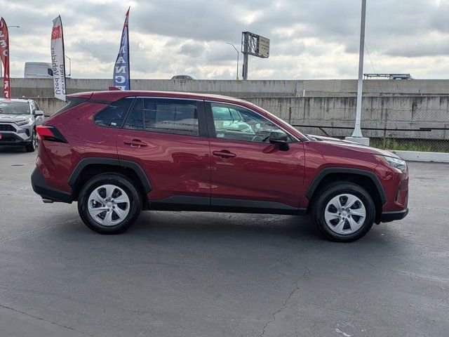 Used 2024 Toyota RAV4 LE AWD/4WD image 4