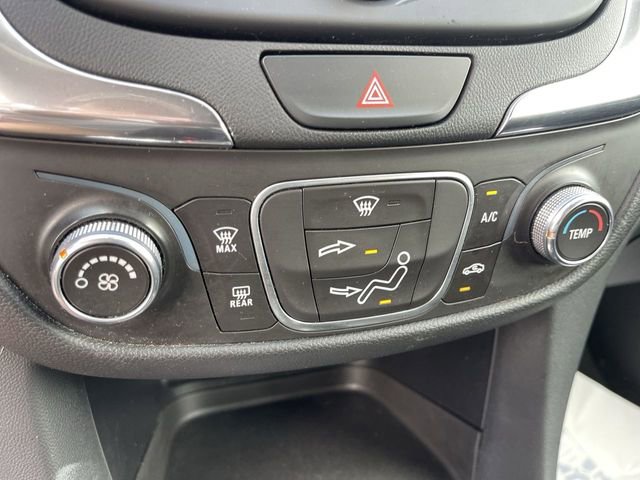 Used 2018 Chevrolet Equinox LT image 18