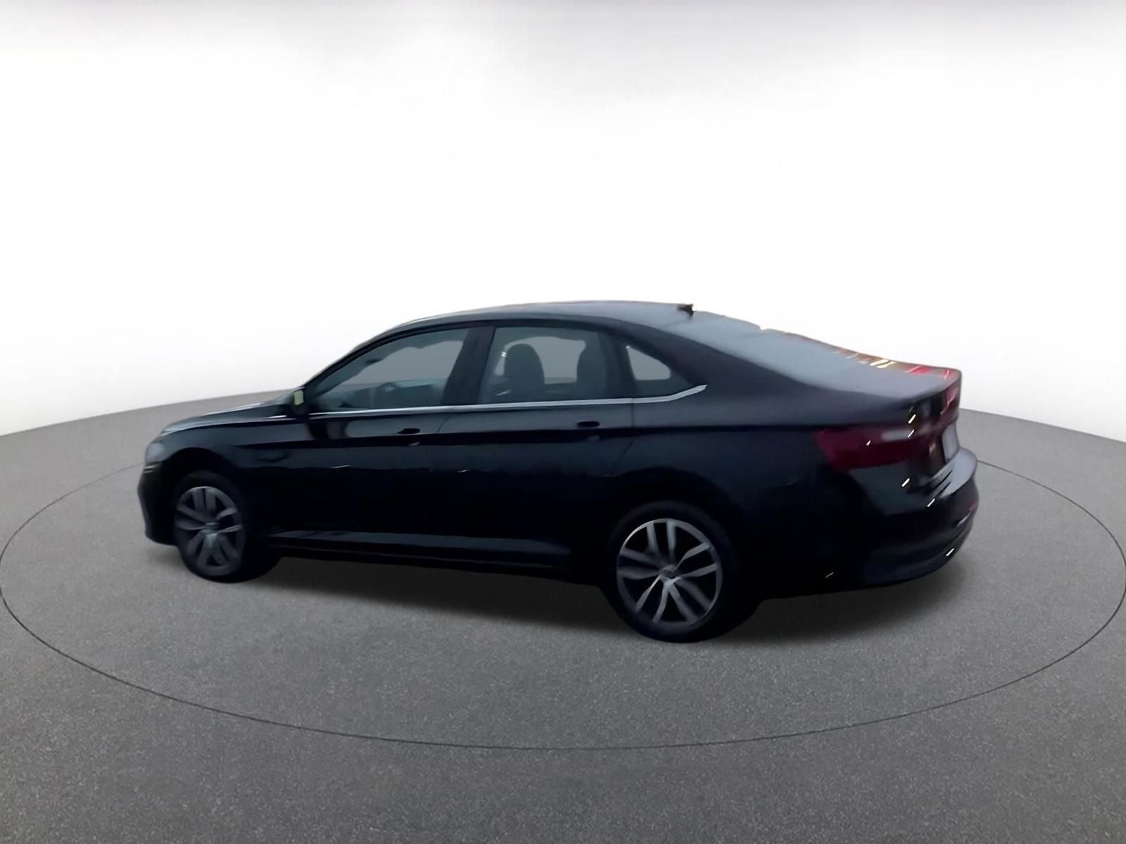 Used 2025 Volkswagen Jetta SE image 10