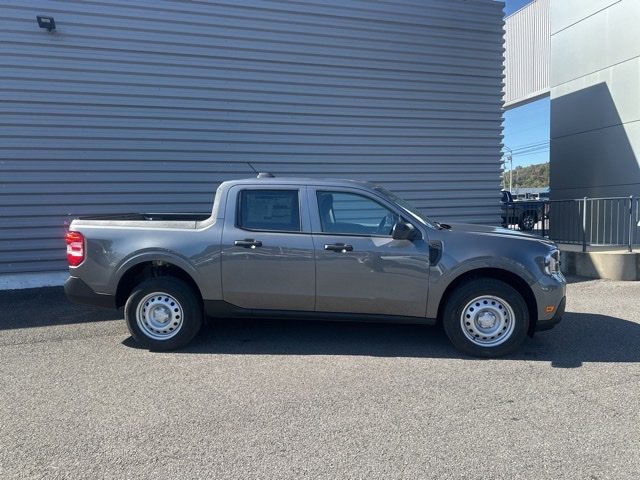 New 2025 Ford Maverick XL image 2