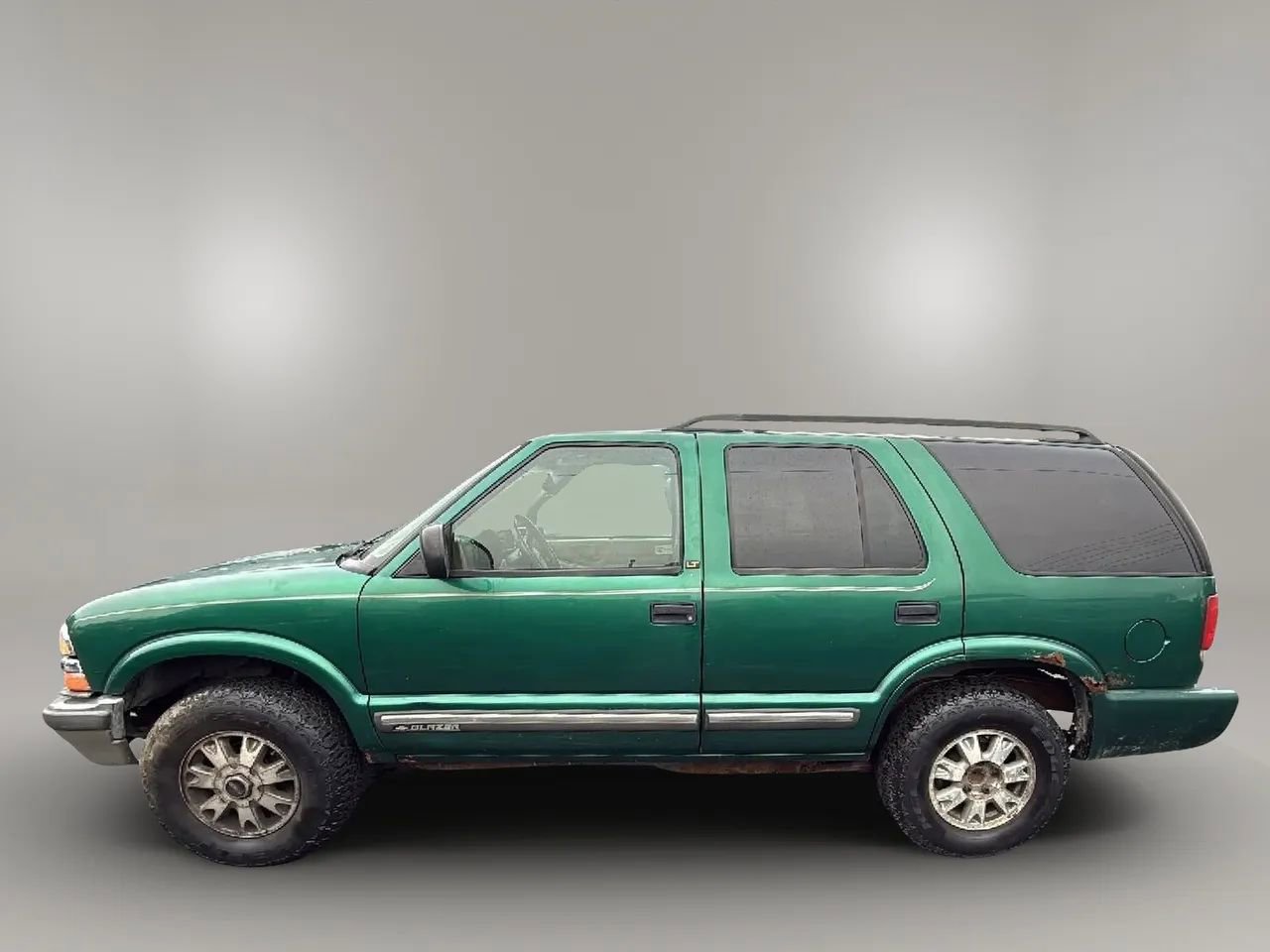 Used 2000 Chevrolet Blazer LT w/ LT Preferred Equipment Group image 2