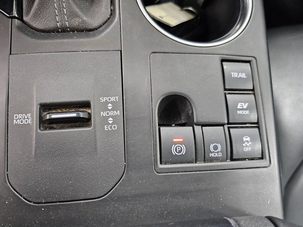 Used 2024 Toyota Highlander XLE AWD/4WD image 25