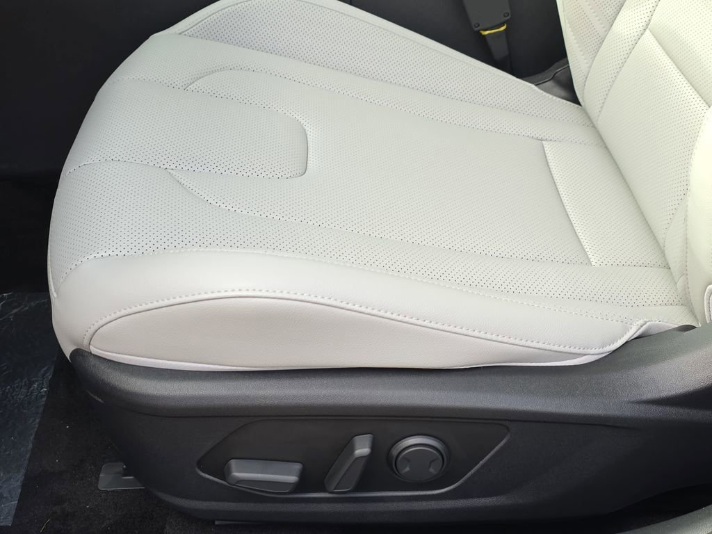 New 2026 Hyundai Elantra Limited image 27