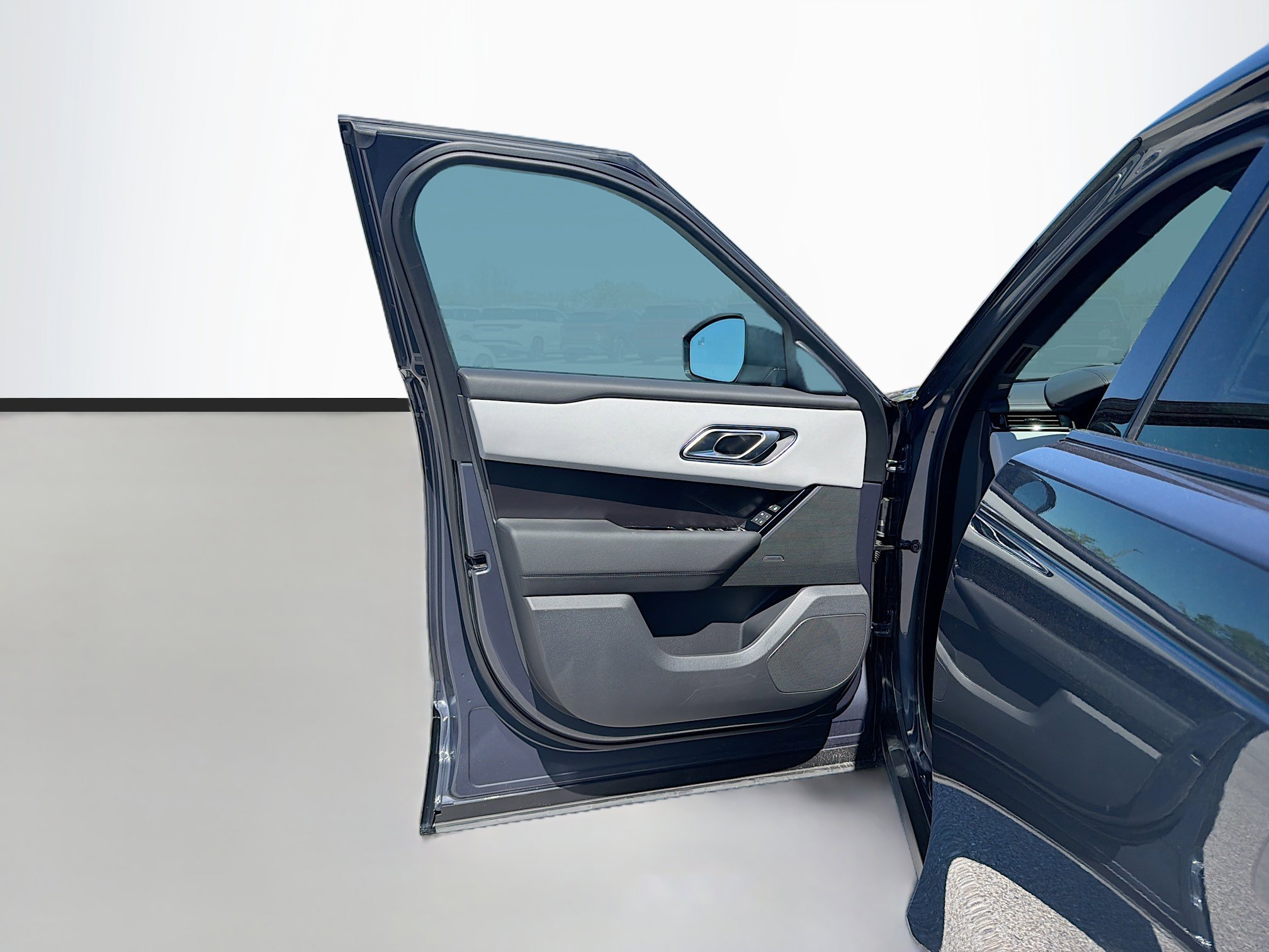 New 2026 Land Rover Range Rover Velar Dynamic SE image 21