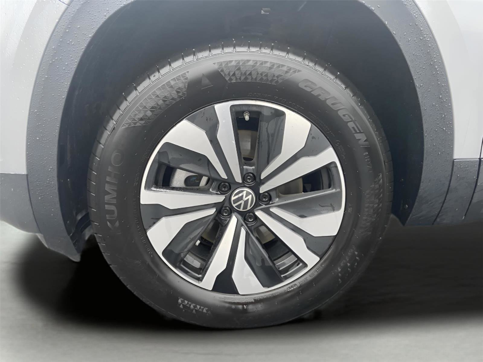 Used 2025 Volkswagen Atlas SE image 16