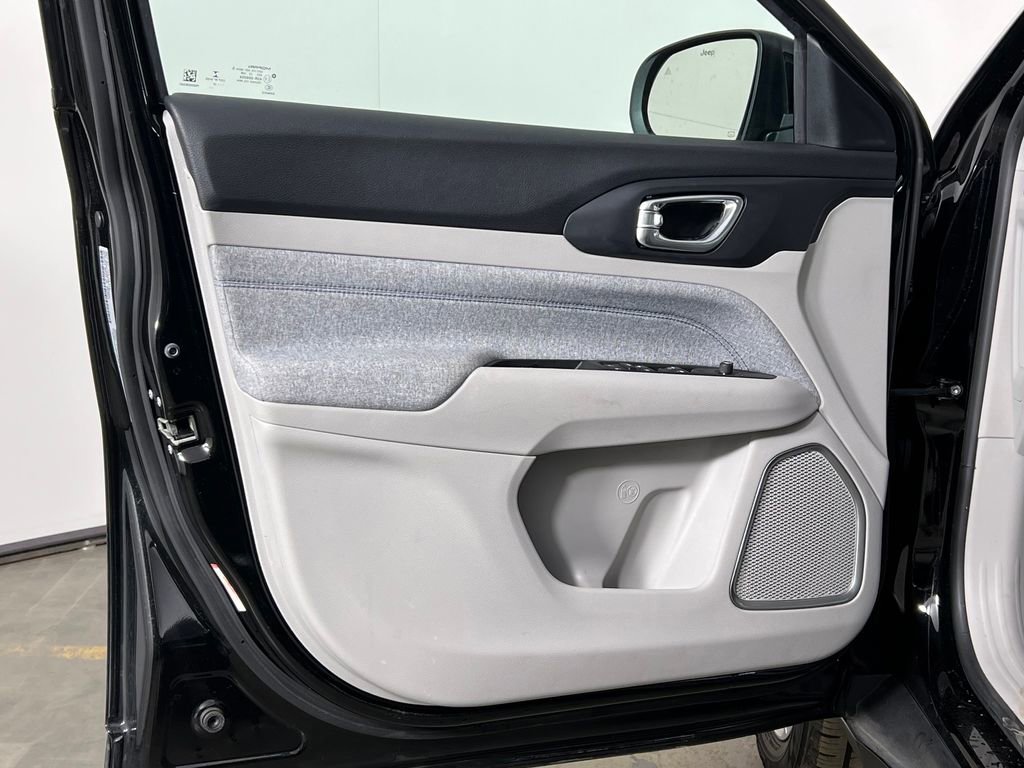 Used 2022 Jeep Compass Latitude w/ Convenience Group image 16