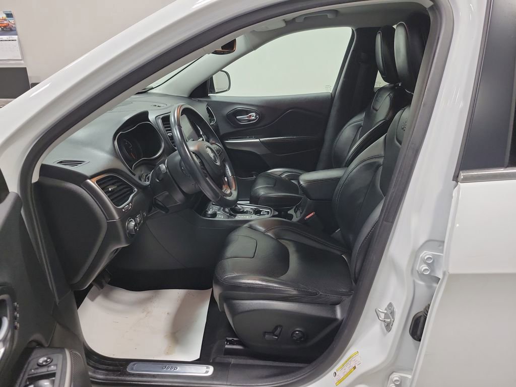 Used 2019 Jeep Cherokee Limited image 29