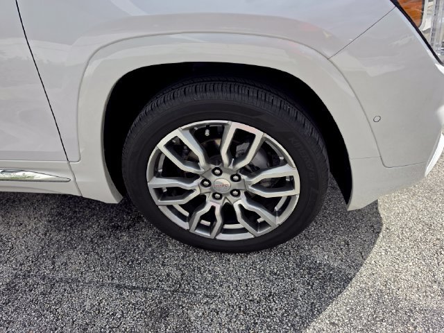 Used 2024 GMC Terrain Denali w/ Denali Premium Package AWD/4WD image 9