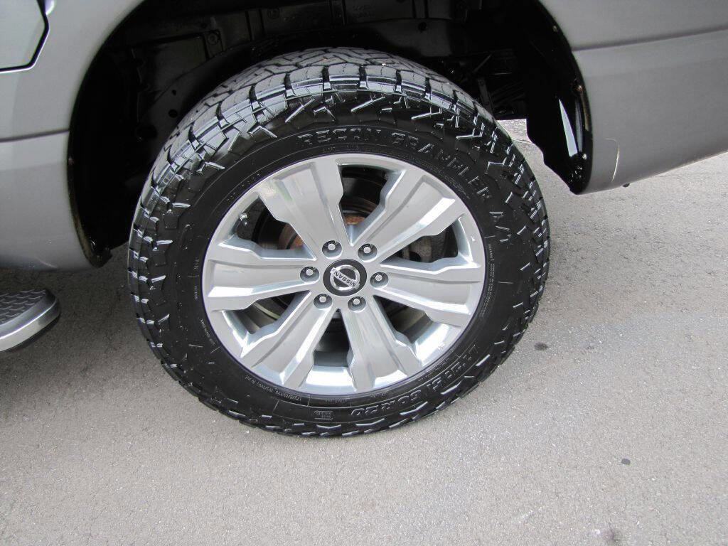 Used 2017 Nissan Titan SV AWD/4WD image 25