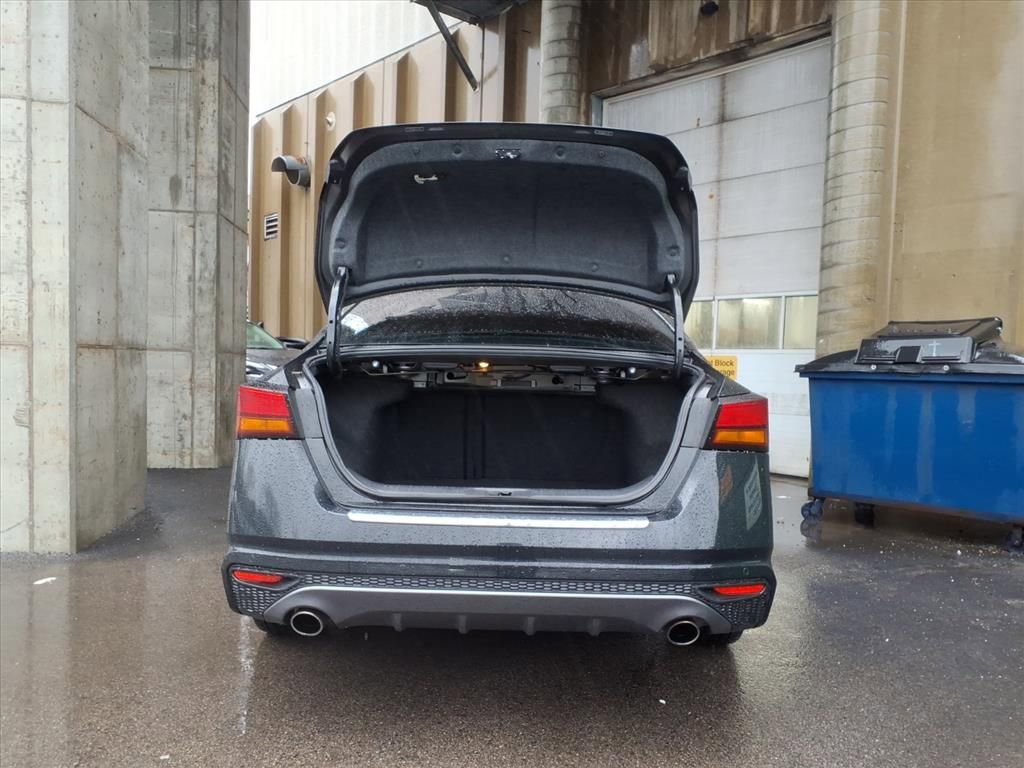 Used 2022 Nissan Altima 2.5 SR w/ Midnight Edition Package image 11