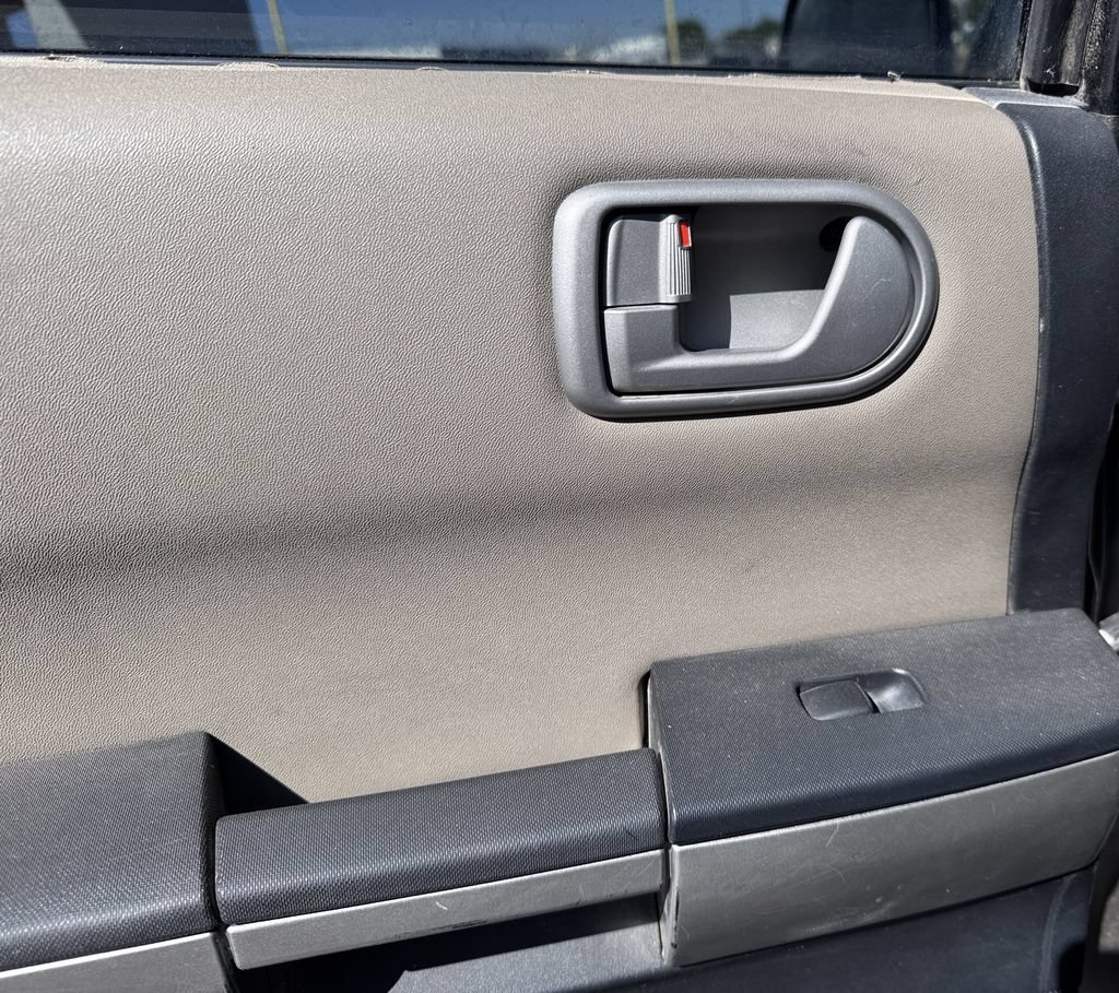 Used 2004 Mitsubishi Endeavor LS AWD/4WD image 30