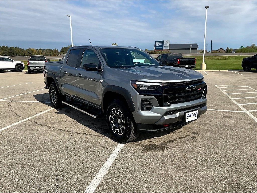 Used 2024 Chevrolet Colorado Z71 w/ Z71 Convenience Package 2 AWD/4WD image 3