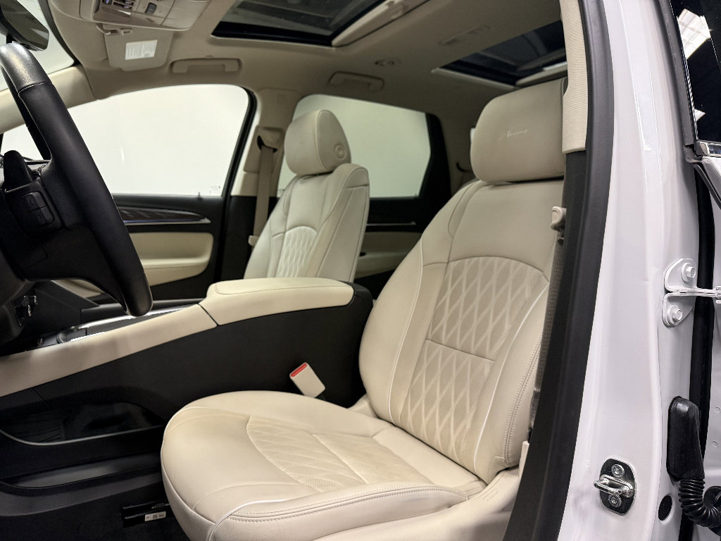 Used 2024 Buick Enclave Avenir w/ Avenir Technology Package AWD/4WD image 25