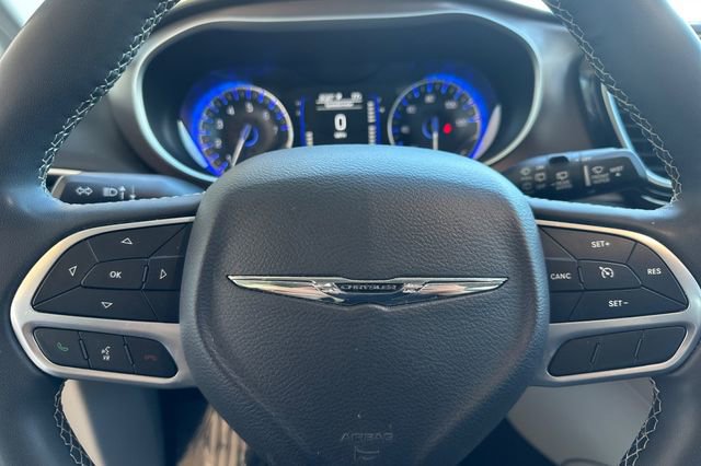 Used 2022 Chrysler Voyager LX image 29