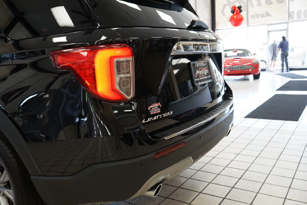 Used 2023 Ford Explorer Limited w/ Equipment Group 301A AWD/4WD image 16