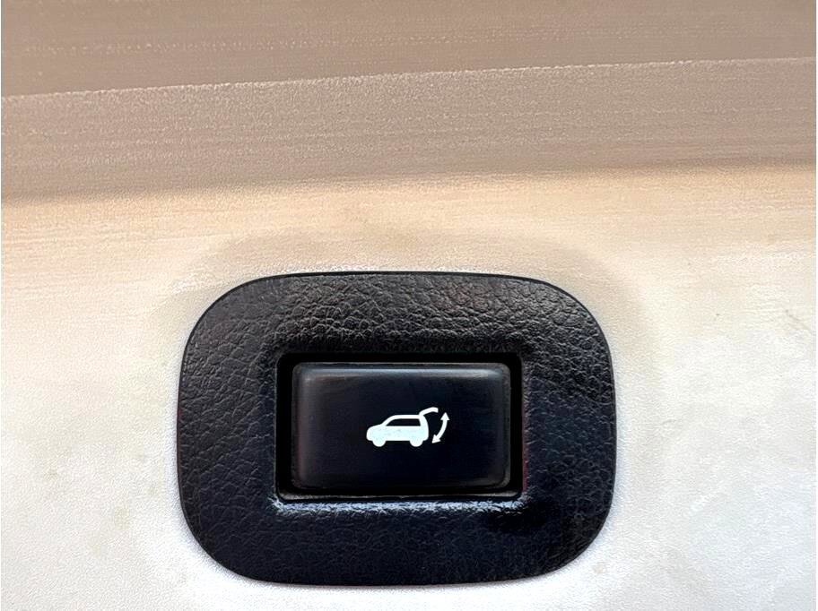 Used 2018 Nissan Rogue SL w/ Premium Package image 9