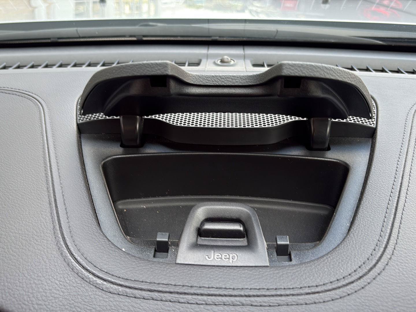 Used 2019 Jeep Cherokee Latitude w/ Cold Weather Group AWD/4WD image 13