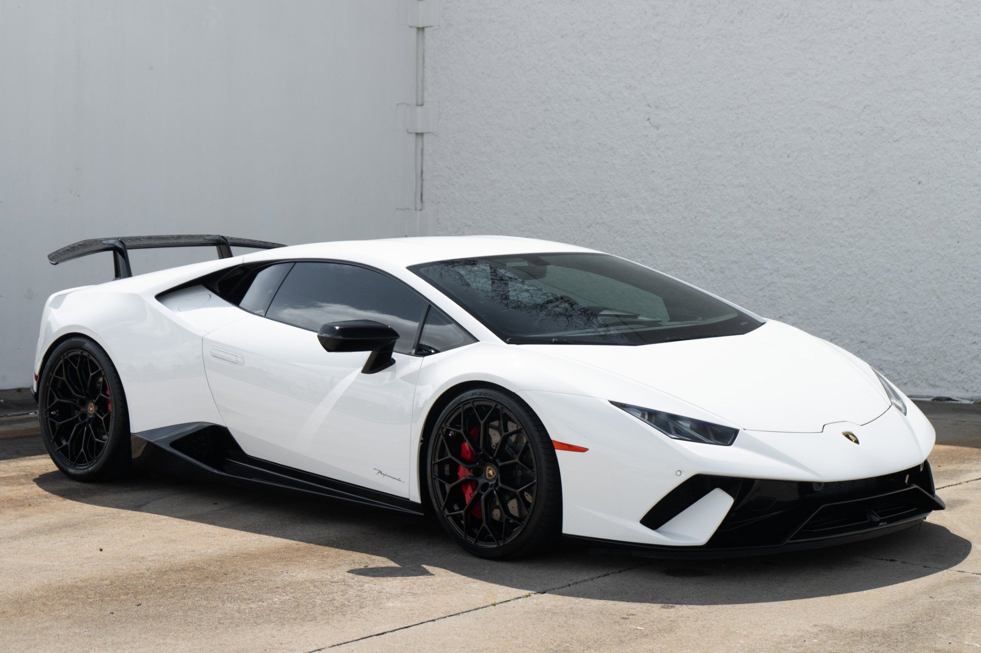 Used 2018 Lamborghini Huracan Performante image 2
