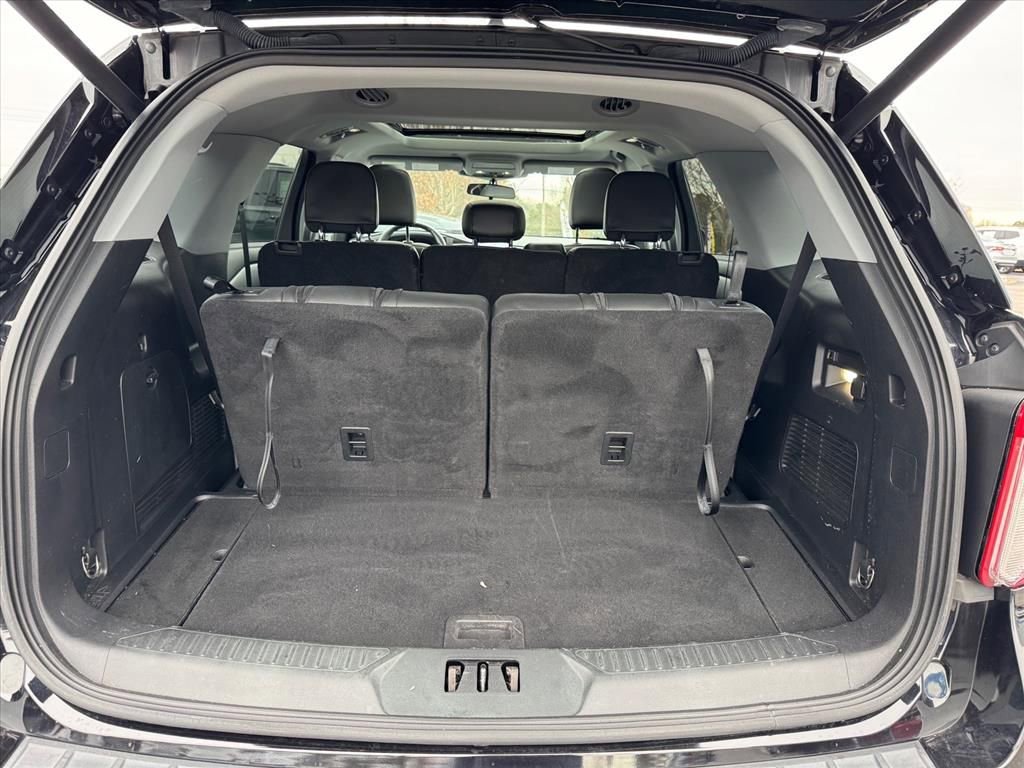 Used 2022 Ford Explorer XLT w/ Equipment Group 202A image 10