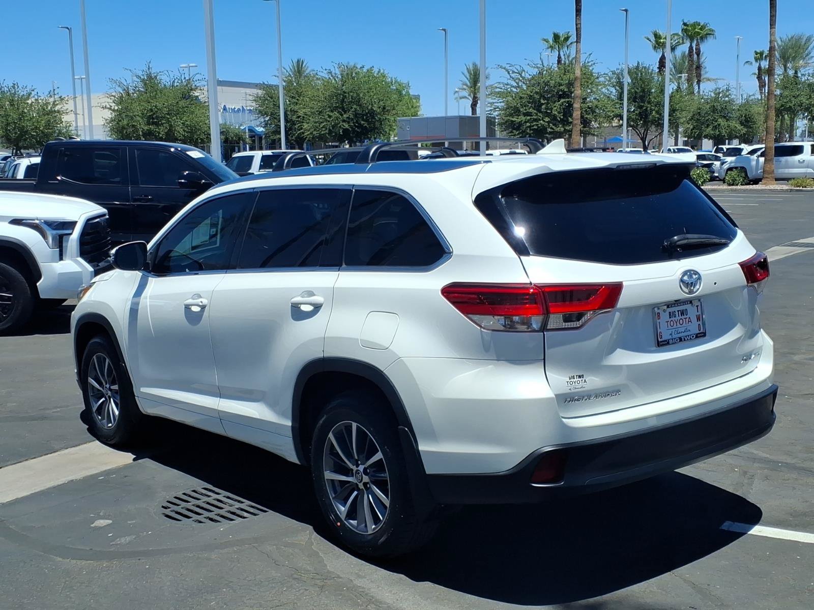 Used 2018 Toyota Highlander XLE AWD/4WD image 6