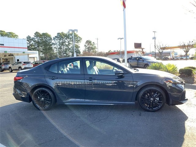 Used 2025 Toyota Camry SE image 9