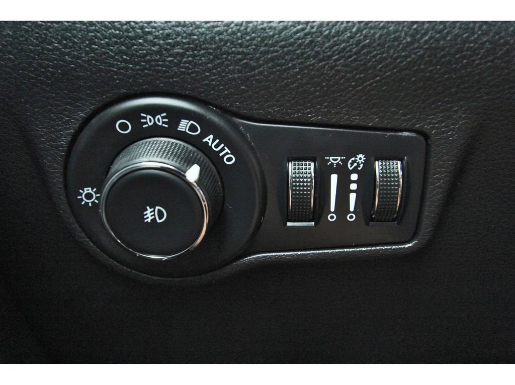 Used 2024 Jeep Compass Latitude image 19