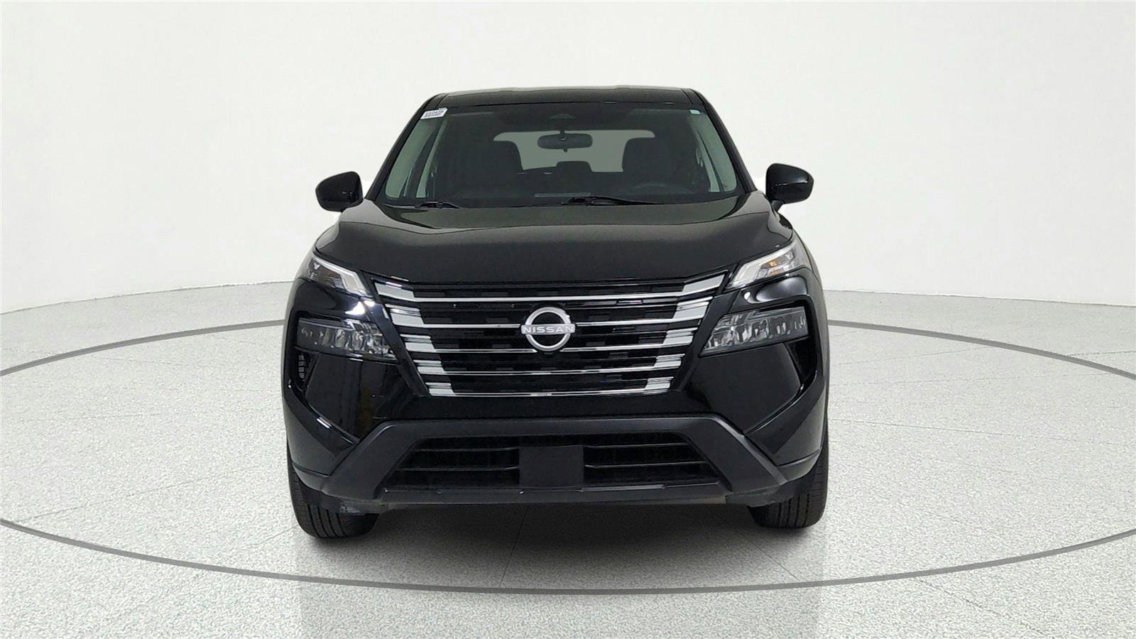 Used 2024 Nissan Rogue SV image 2