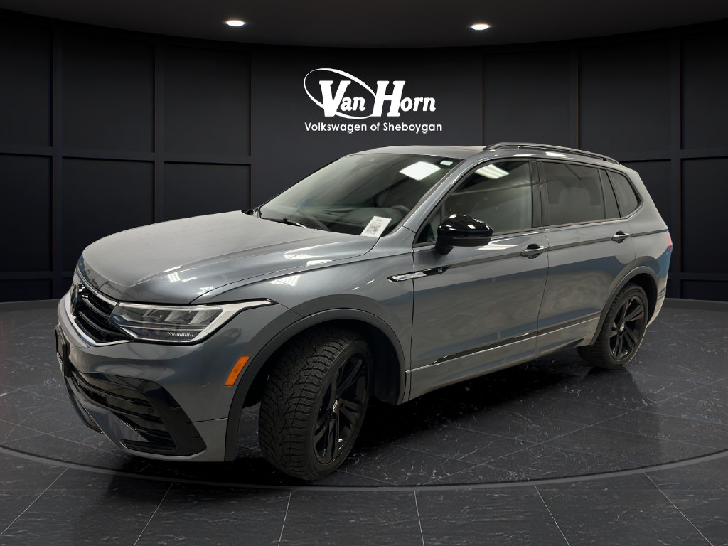 Used 2024 Volkswagen Tiguan SE R-Line AWD/4WD image 3
