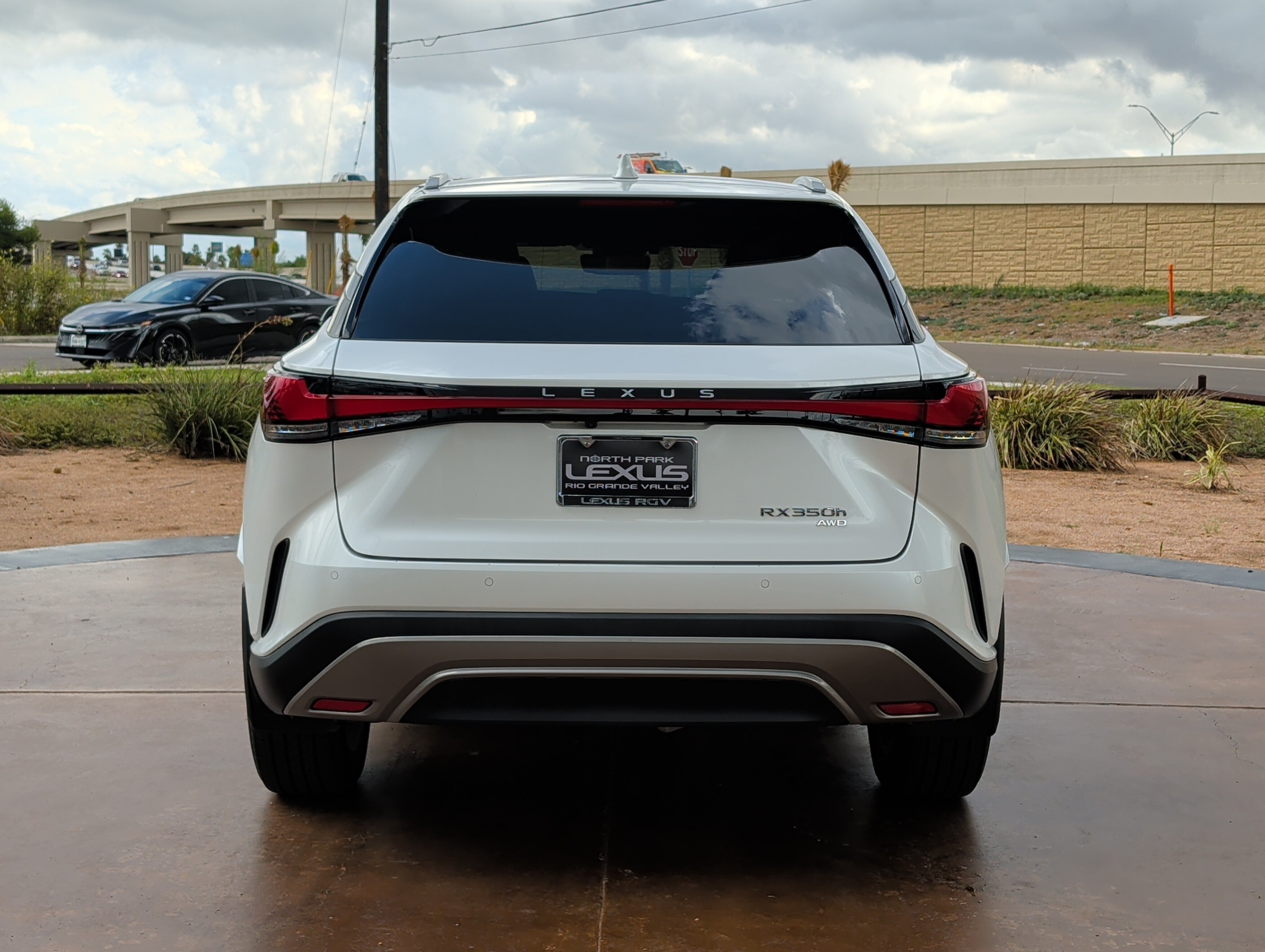 Used 2024 Lexus RX 350h w/ Accessory Package (K3) AWD/4WD image 3