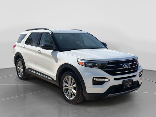 Used 2024 Ford Explorer XLT w/ Equipment Group 202A image 2