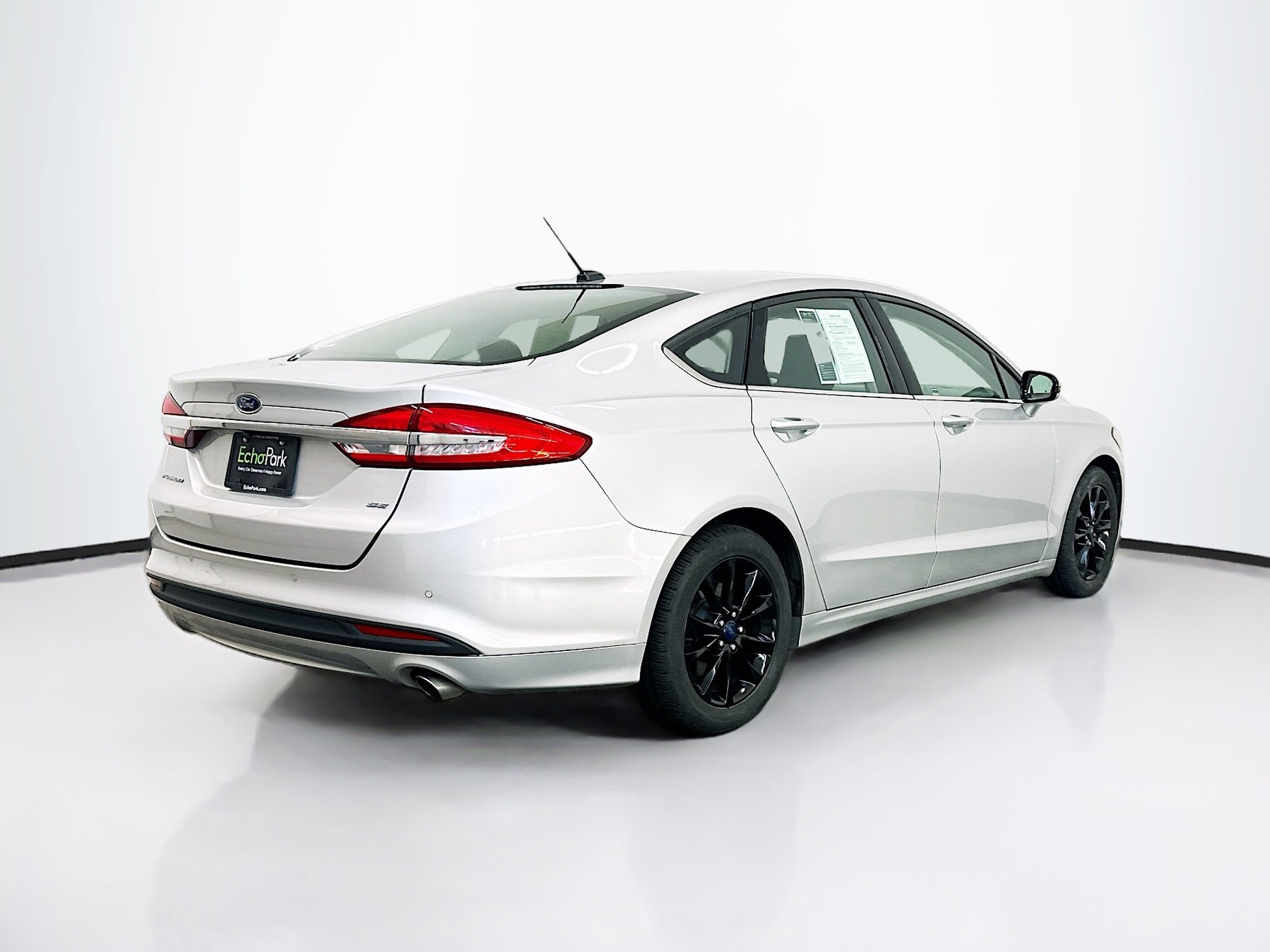 Used 2017 Ford Fusion SE image 9