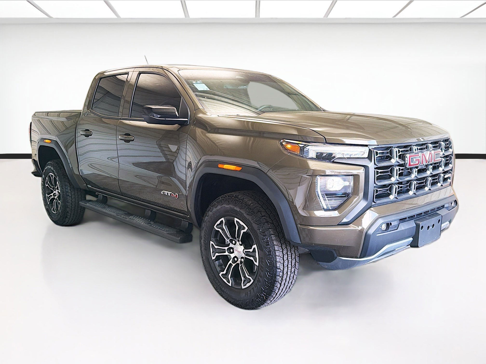 Used 2025 GMC Canyon AT4 image 3