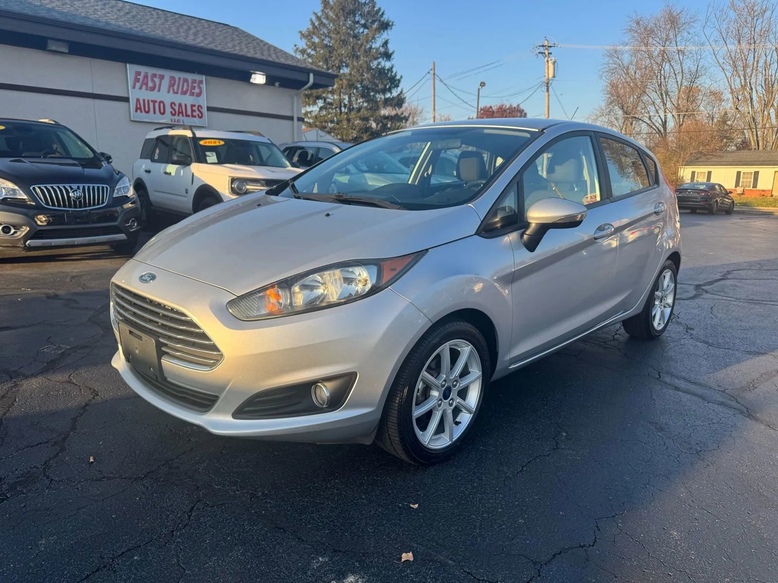 Used 2016 Ford Fiesta SE w/ Equipment Group 201A image 2