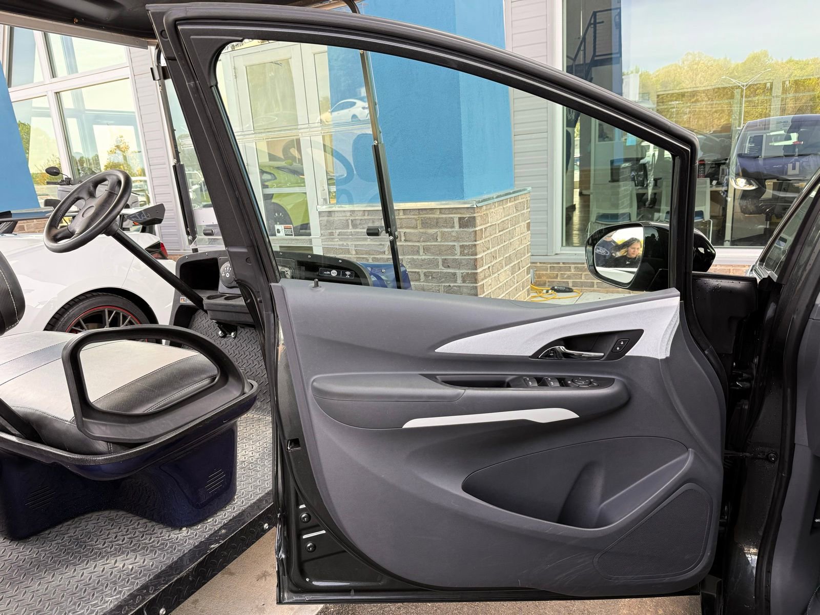 Used 2018 Chevrolet Bolt LT FWD image 15