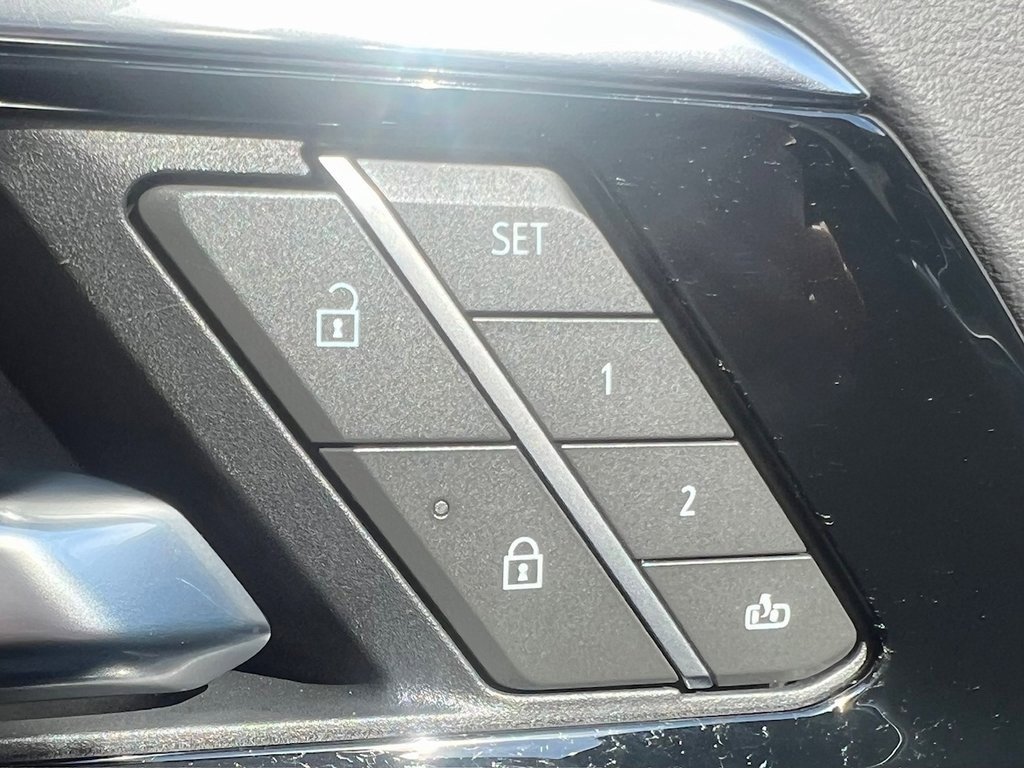 Used 2025 Chevrolet Suburban Z71 image 7