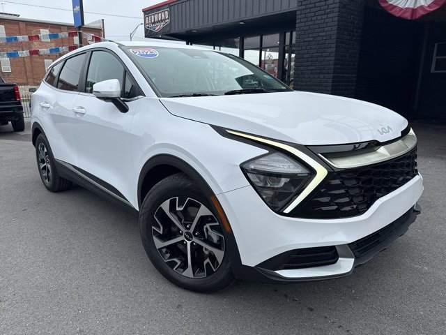 Used 2023 Kia Sportage EX image 3