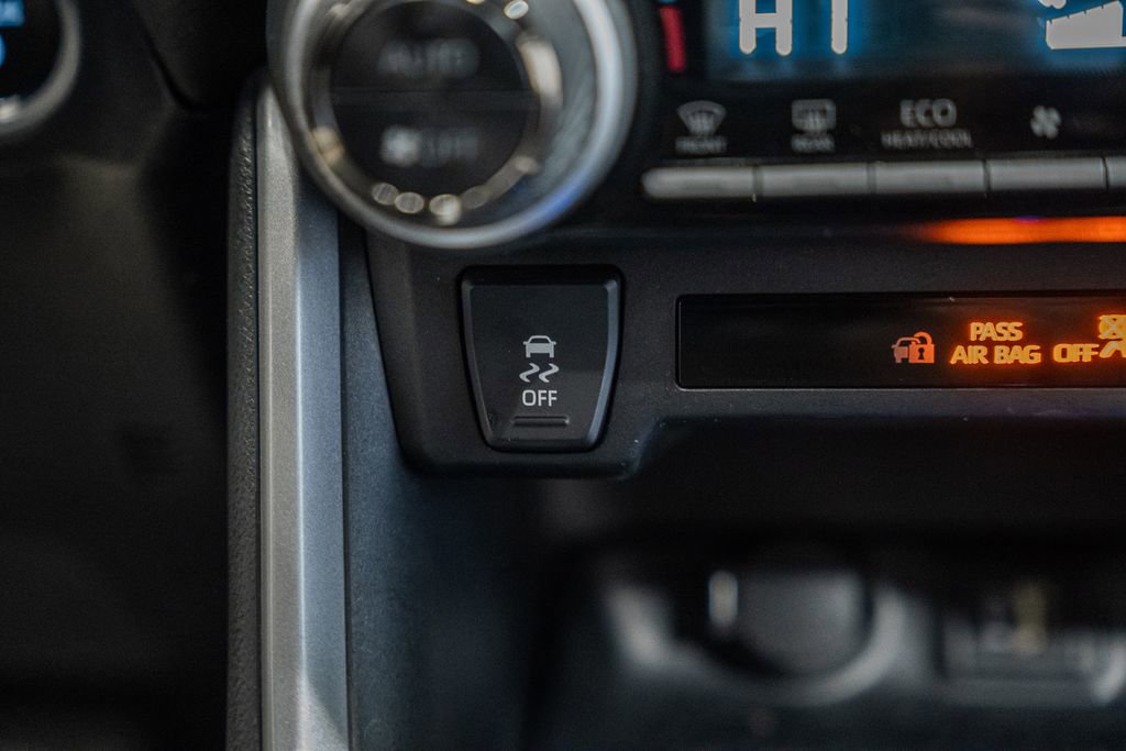 Used 2025 Toyota RAV4 XLE image 23