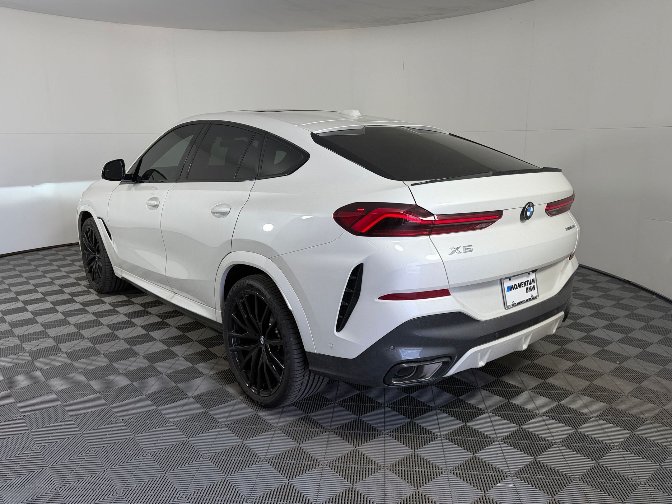 New 2026 BMW X6 xDrive40i w/ Executive Package AWD/4WD image 3