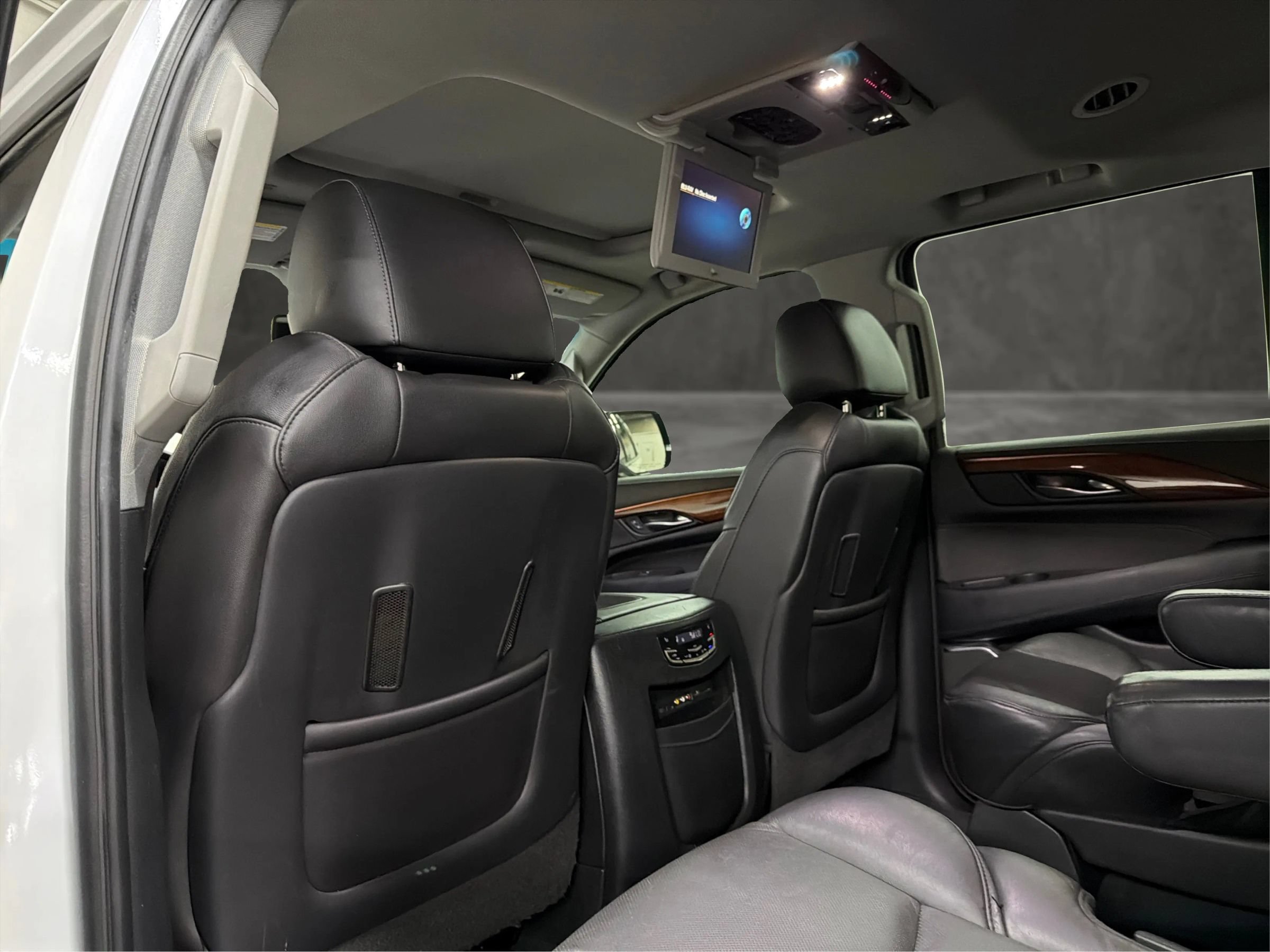 Used 2016 Cadillac Escalade Premium AWD/4WD image 39