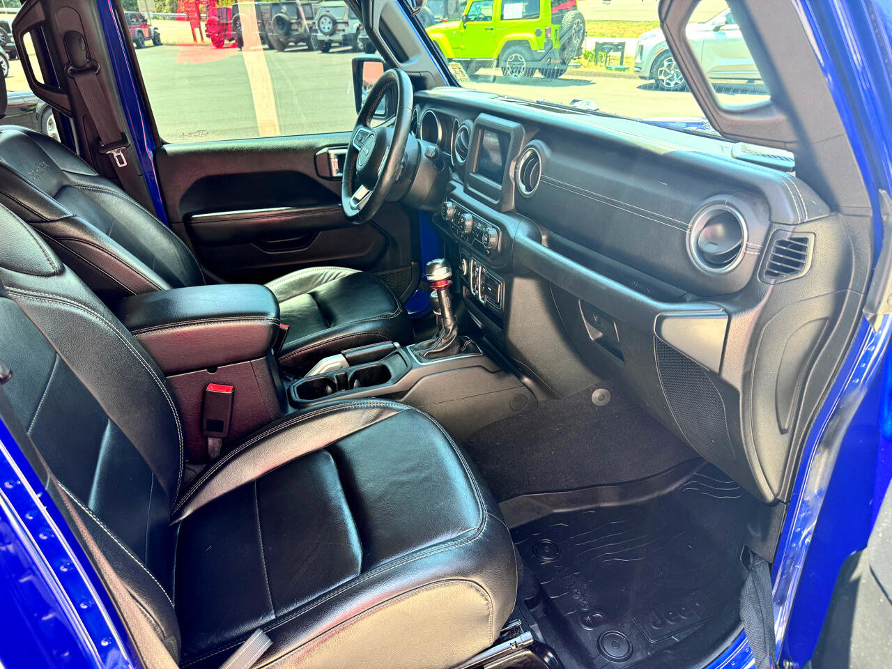 Used 2018 Jeep Wrangler Unlimited Sahara w/ Cold Weather Group image 14