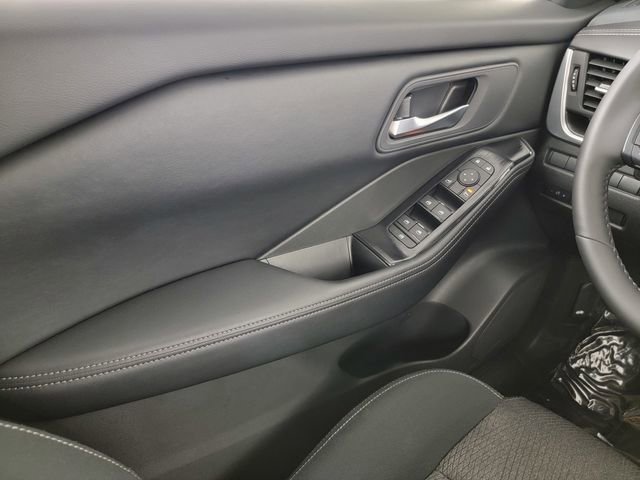 Used 2026 Nissan Rogue SV FWD image 32