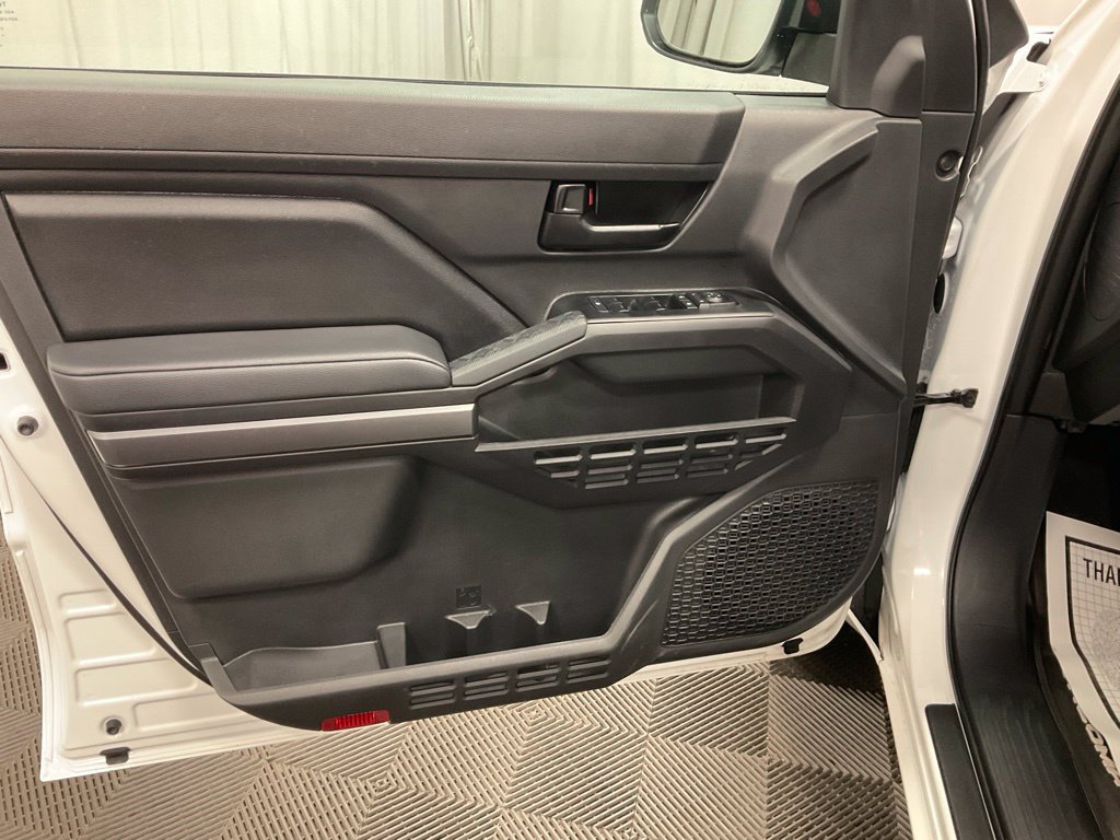 Used 2025 Toyota Tacoma SR5 AWD/4WD image 14