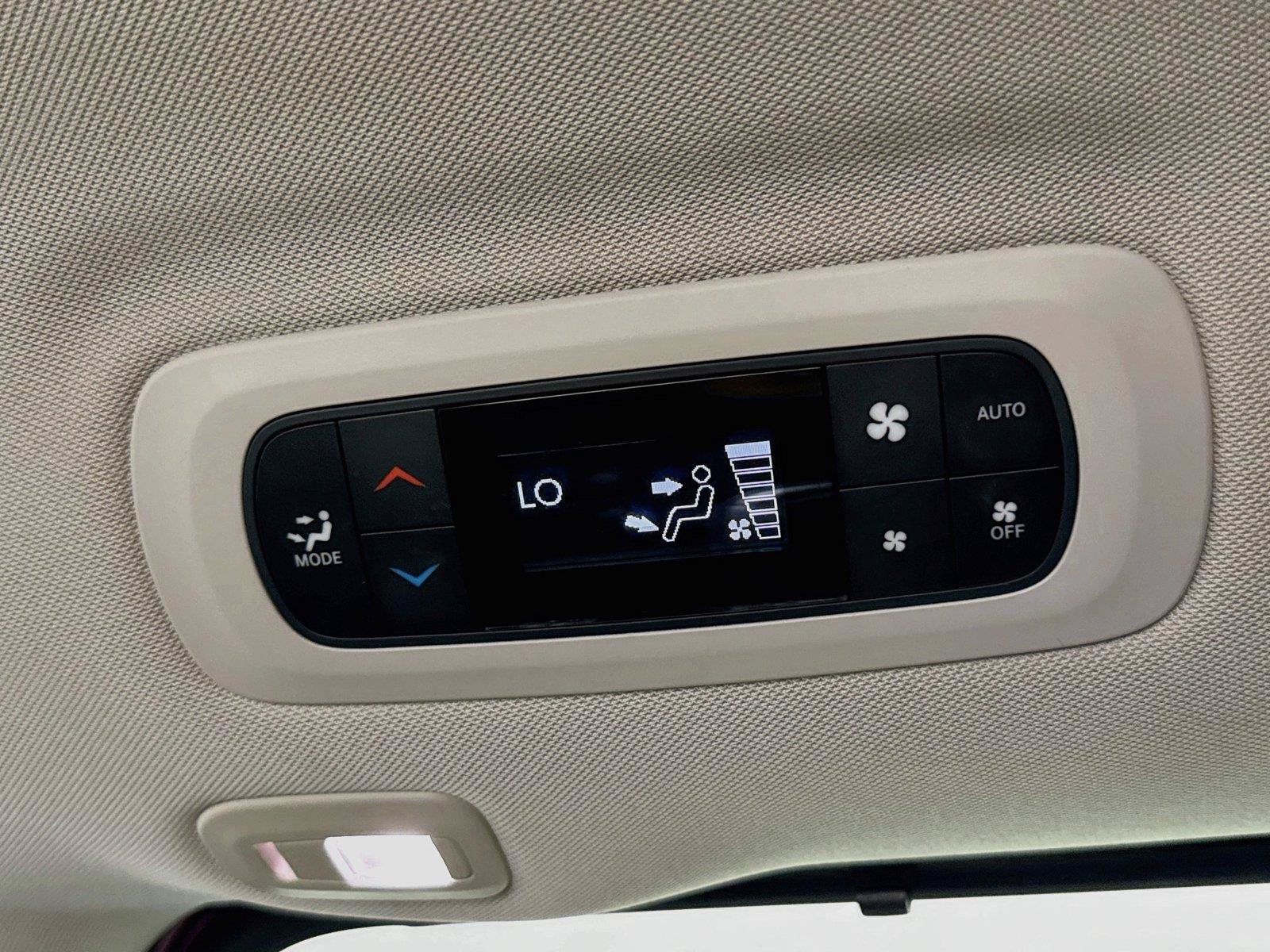 Used 2019 Chrysler Pacifica Limited w/ Advanced Safetytec Group FWD image 26
