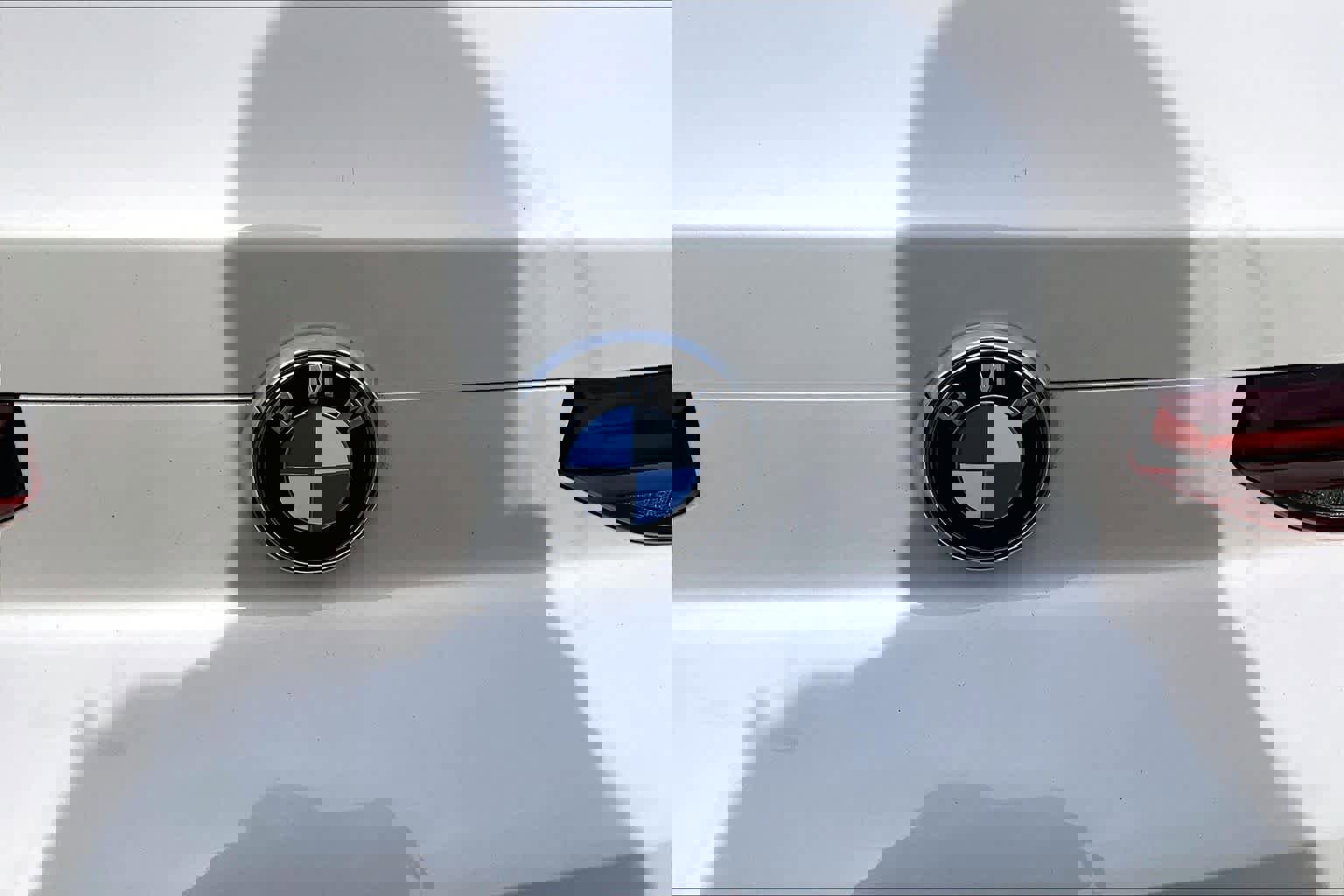 Used 2022 BMW X6 xDrive40i w/ Executive Package image 31