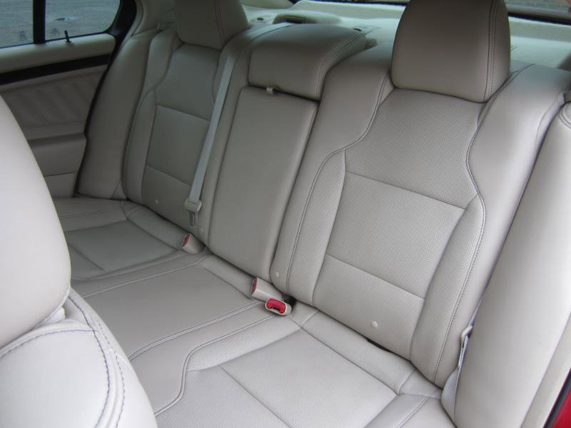 Used 2013 Ford Taurus Limited FWD image 12