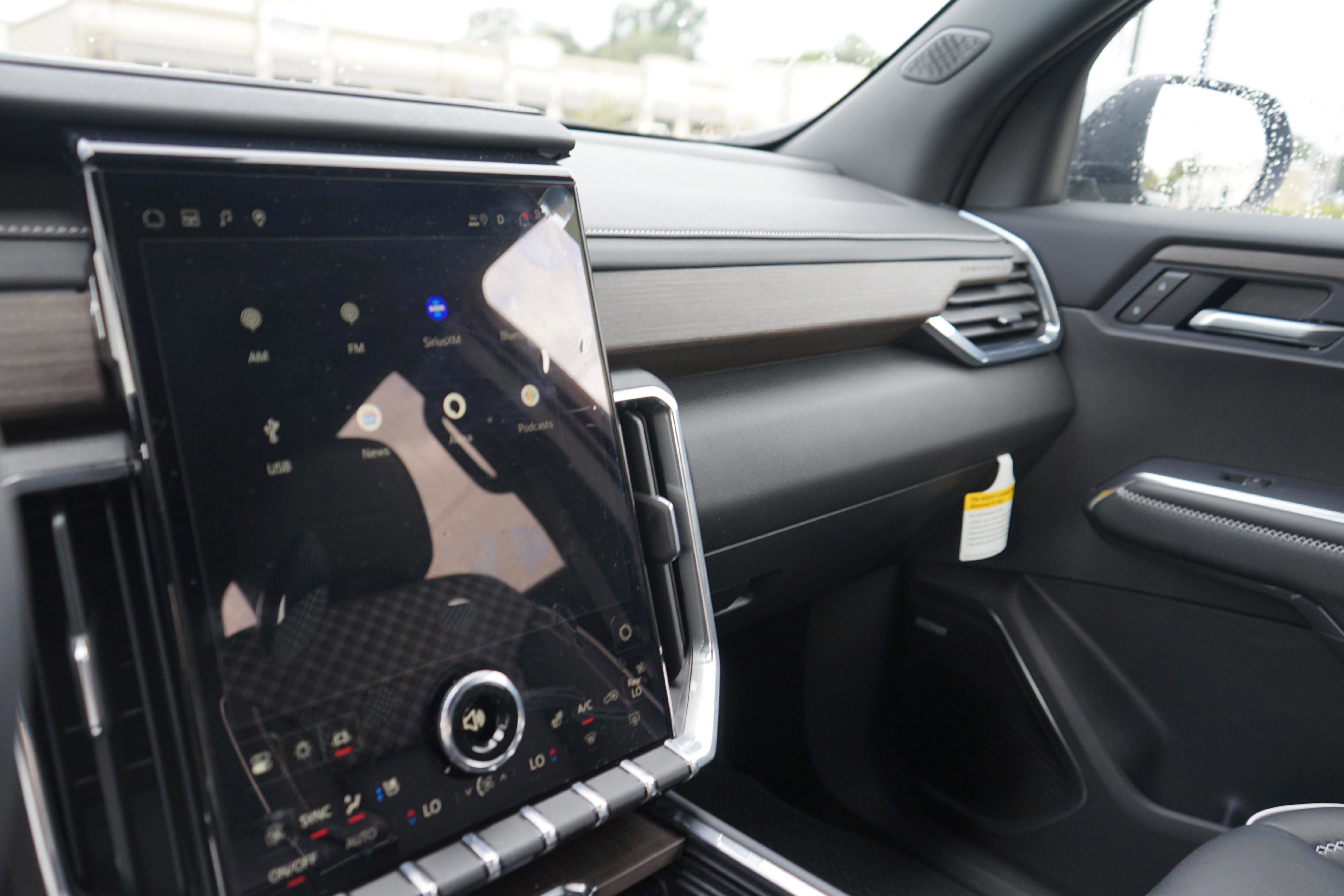 New 2025 GMC Acadia Denali w/ Super Cruise Package image 17