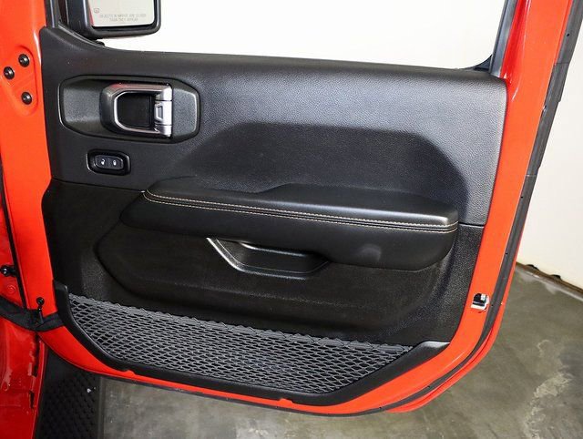 Used 2025 Jeep Wrangler Unlimited Sahara AWD/4WD image 32