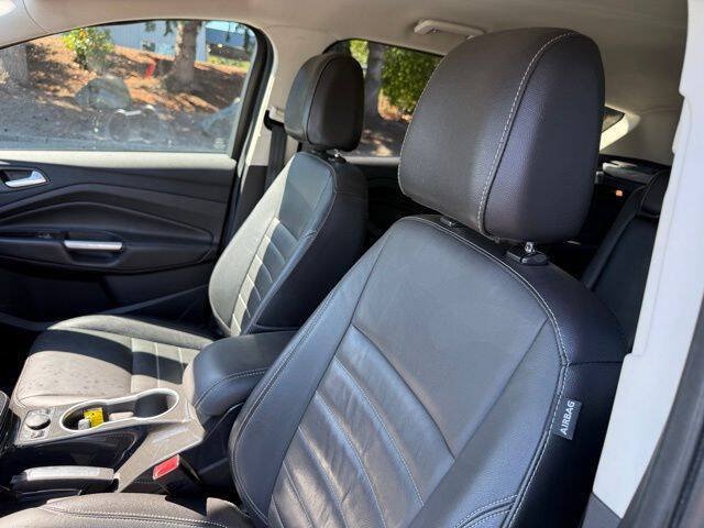 Used 2016 Ford Escape Titanium w/ Equipment Group 301A AWD/4WD image 12