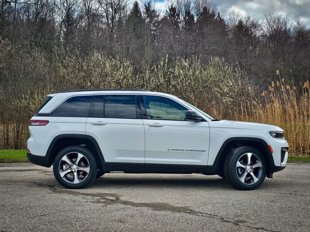New 2026 Jeep Grand Cherokee Limited AWD/4WD image 2